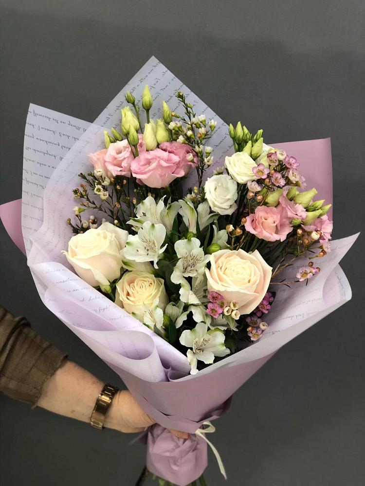 Букет цветов из: Альстромерии, Розы и Лизиантусы в Репьевке