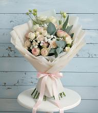Букет цветов из:  Розы и Лизиантусы в Репьевке