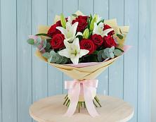 Букет цветов из:  Лилии и Розы в Репьевке