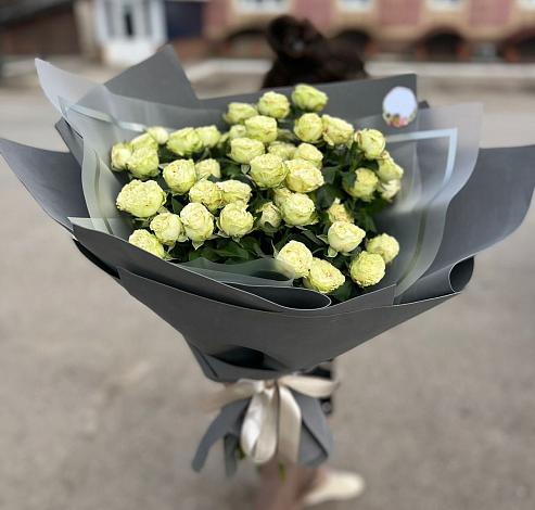 Букет Белые кустовые розы Солинеро в Репьевке