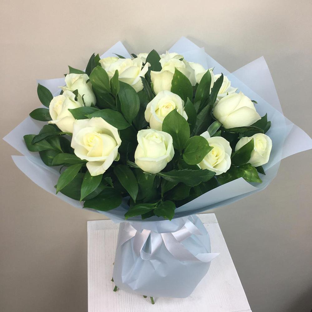 Букет 15 Белых роз Проуд в Репьевке