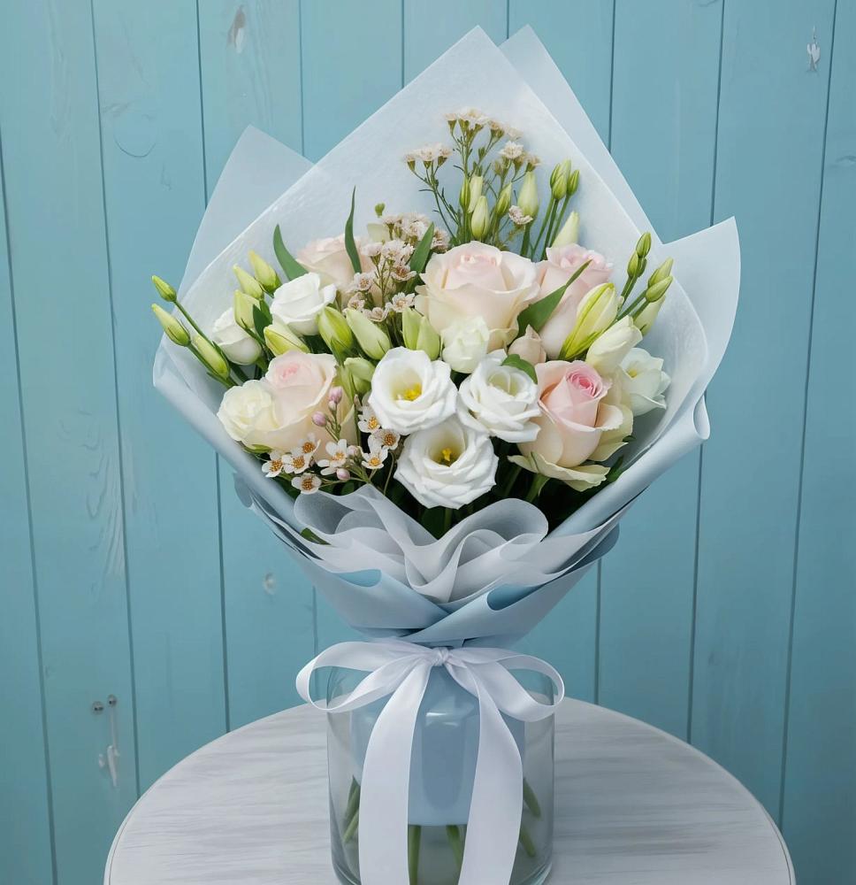 Букет цветов из: Розы и Лизиантусы в Репьевке