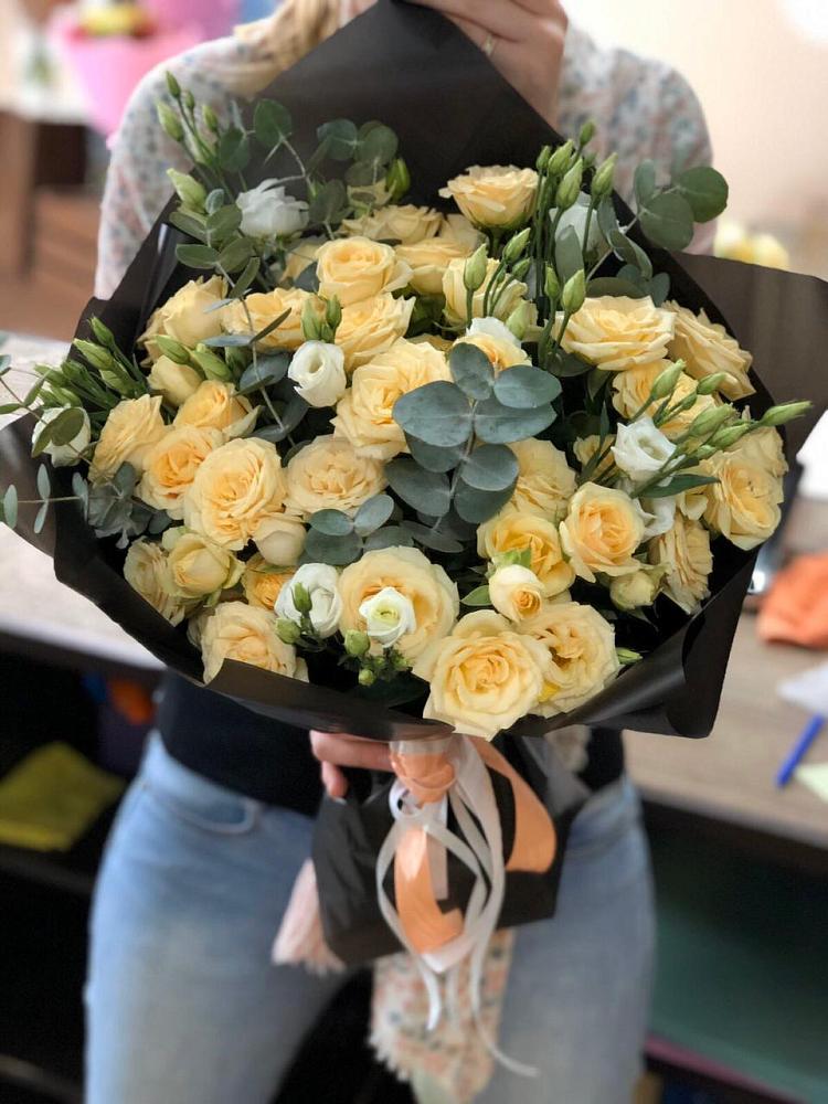 Букет цветов из: Розы и Лизиантусы в Репьевке