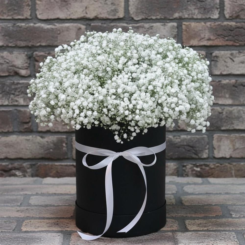 Цветочная композиция из Гипсофила в шляпной коробке в Репьевке