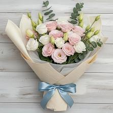 Букет цветов из:  Лизиантусы в Репьевке