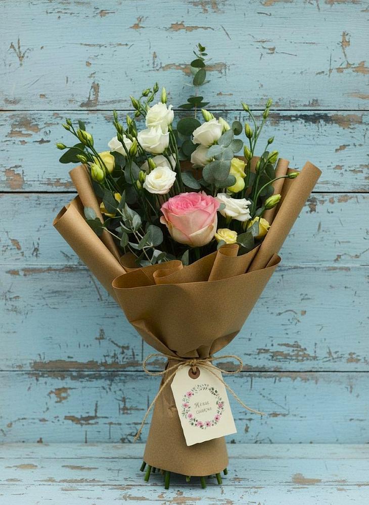 Букет цветов из: Розы и Лизиантусы в Репьевке