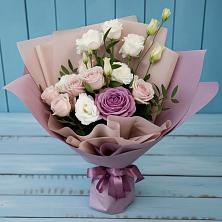 Букет цветов из:  Розы и Лизиантусы в Репьевке