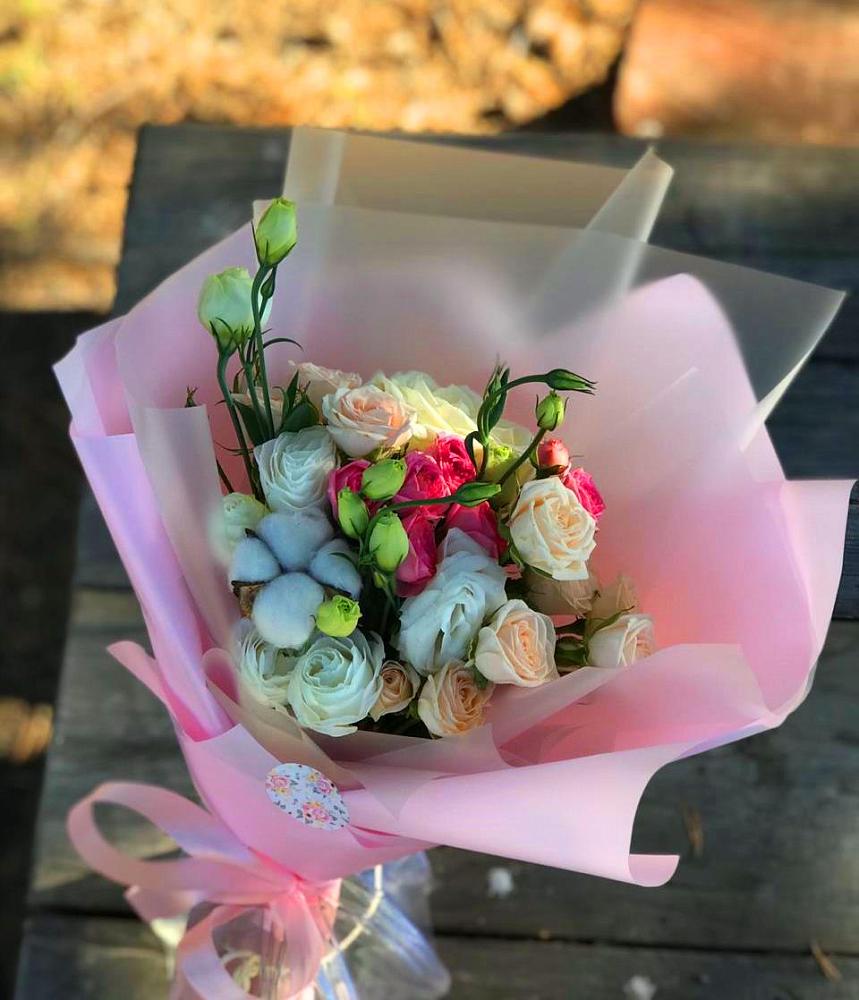 Букет цветов из: Розы и Лизиантусы в Репьевке