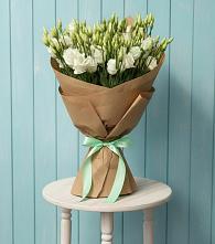 Букет цветов из:  Лизиантусы в Репьевке