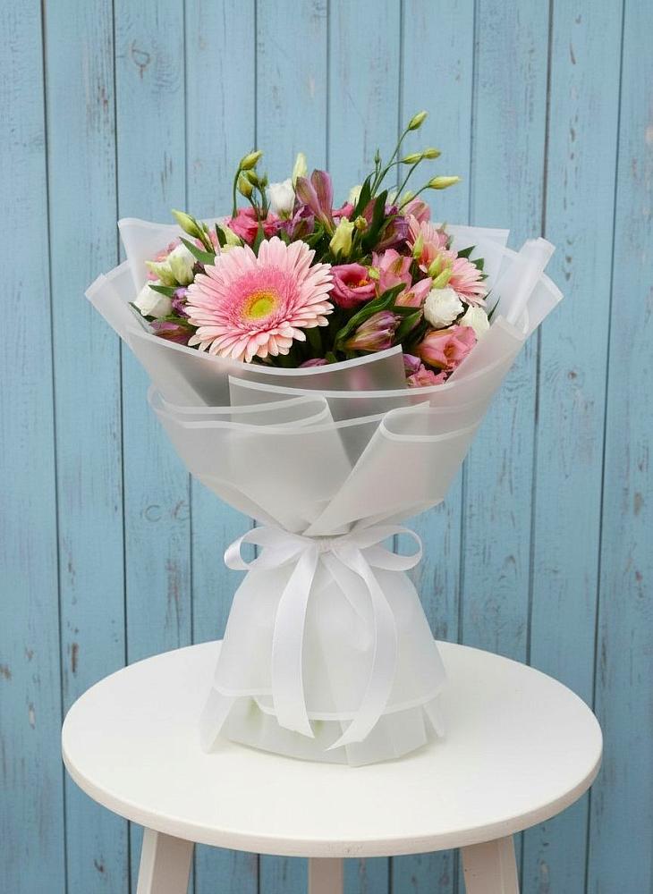 Букет цветов из: Герберы, Альстромерии и Лизиантусы в Репьевке