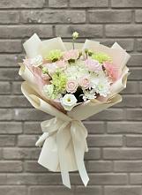 Букет цветов из:  Гвоздики, Розы, Лизиантусы и Хризантемы #REPLACE_PRED# Репьевке