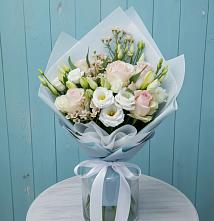 Букет цветов из:  Розы и Лизиантусы в Репьевке