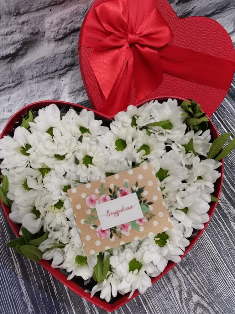 Цветочная композиция из Хризантемы в виде сердца в Репьевке