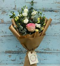 Букет цветов из:  Розы и Лизиантусы в Репьевке