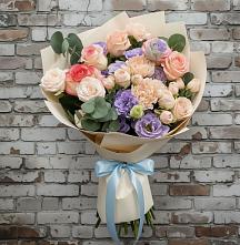 Букет цветов из:  Розы, Лизиантусы и Гвоздики в Репьевке