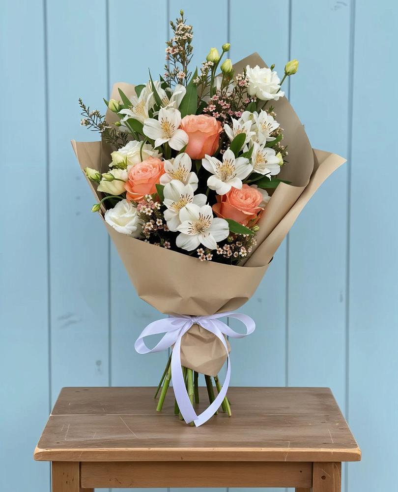 Букет цветов из: Альстромерии, Лизиантусы, Розы и Хризантемы в Репьевке