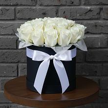 Цветочная композиция из Розы в шляпной коробке в Репьевке